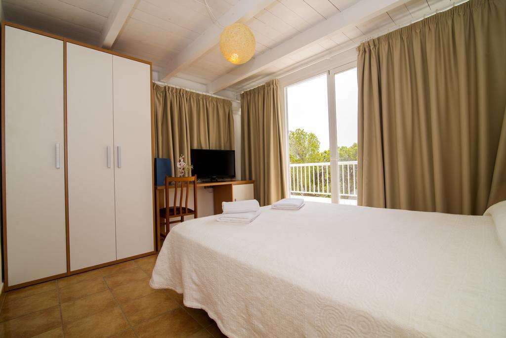Hostal Cala Boix Es Cana Kültér fotó