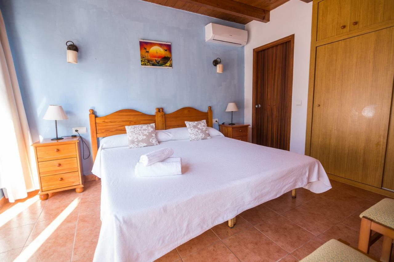 Hostal Cala Boix Es Cana Kültér fotó