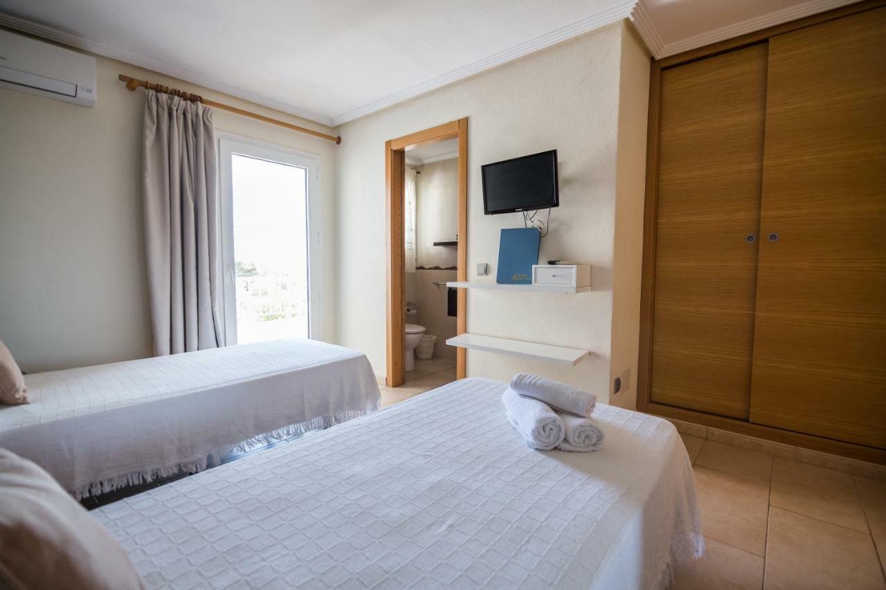 Hostal Cala Boix Es Cana Kültér fotó