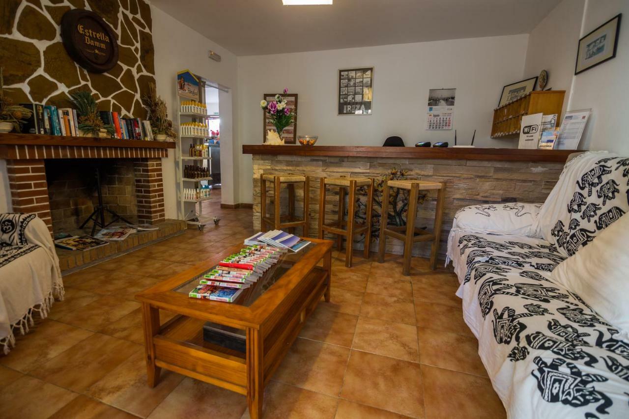 Hostal Cala Boix Es Cana Kültér fotó